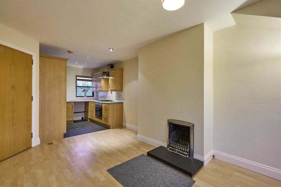 Apt 5 1 Station Square