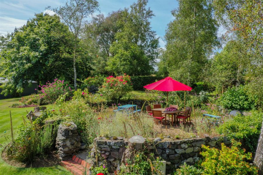 "Willow Cottage", 127 Ballystockart Road