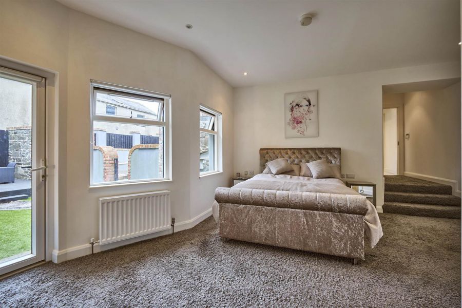 10 Maxwell Lane