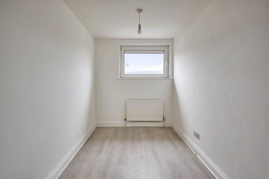 25b Strand Avenue