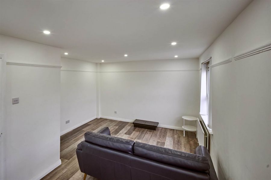 25b Strand Avenue