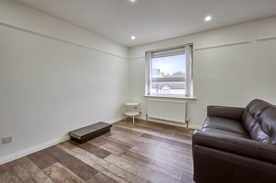 25b Strand Avenue