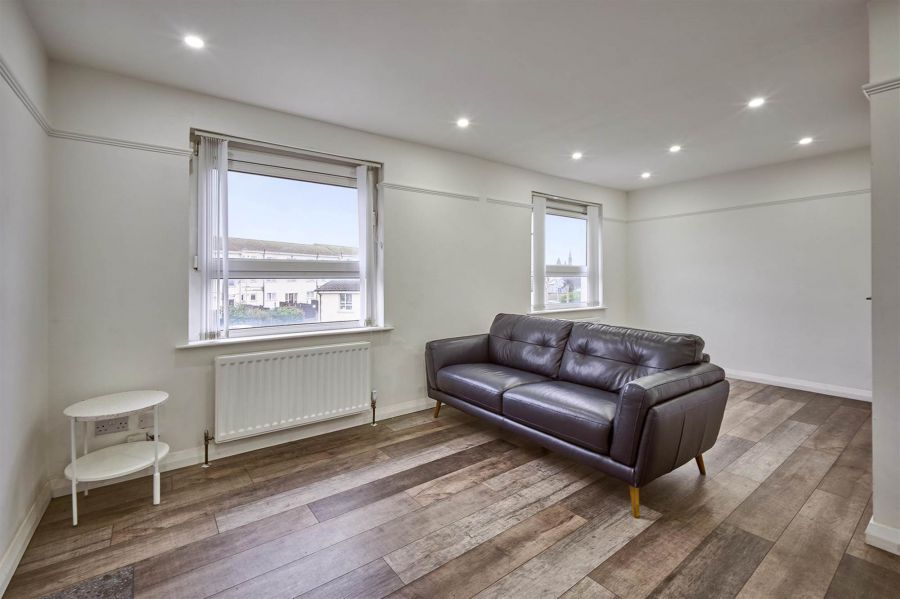 25b Strand Avenue
