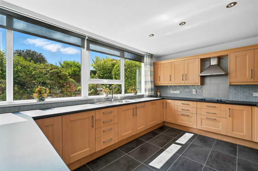 25 Larch Hill