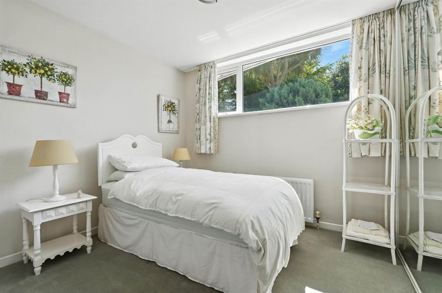 25 Larch Hill