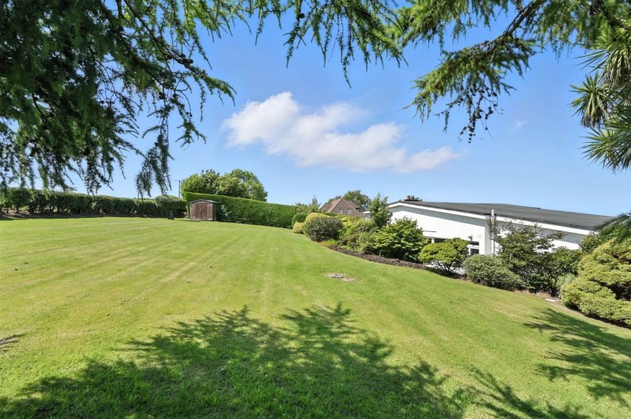25 Larch Hill