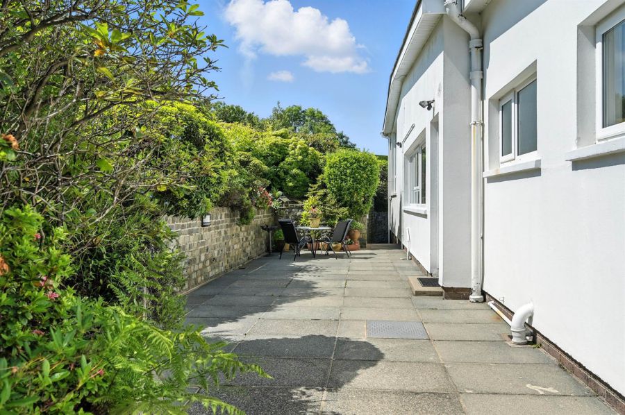25 Larch Hill
