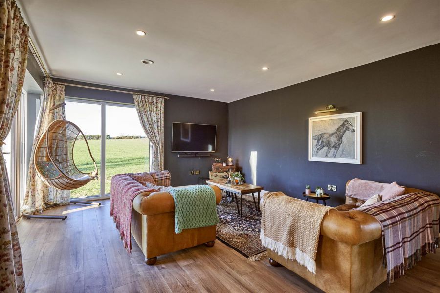 "The Willows", 11c Cunningburn Road