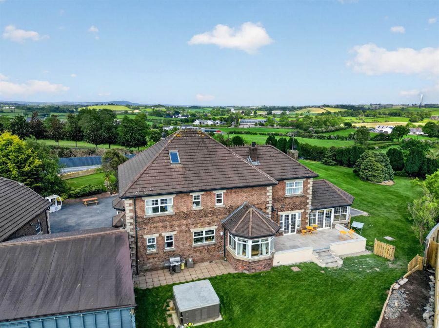 60 Tullyhubbert Road