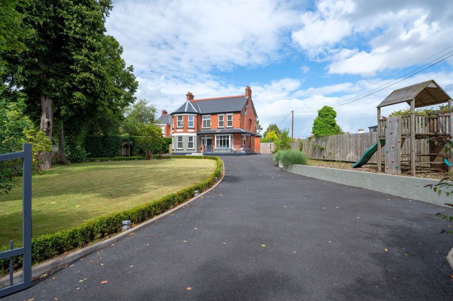 Amberley, 1 Old Cavehill Road