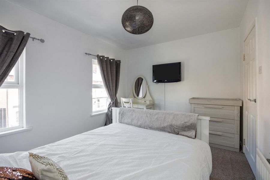 13 Belmont Avenue West