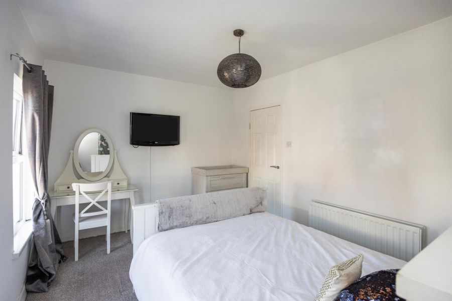 13 Belmont Avenue West