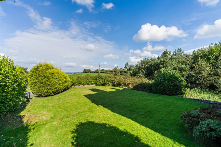 10 Gilnahirk Road West