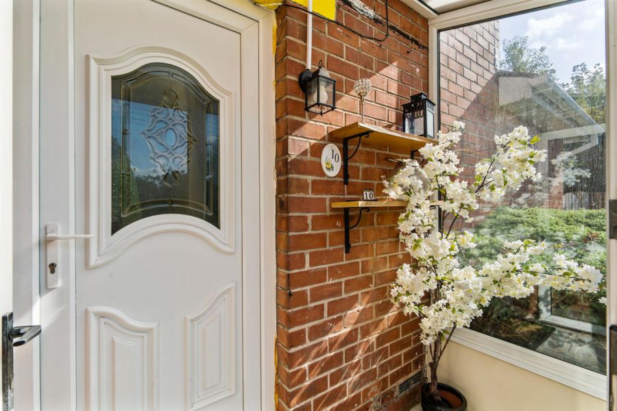 10 Gilnahirk Road West