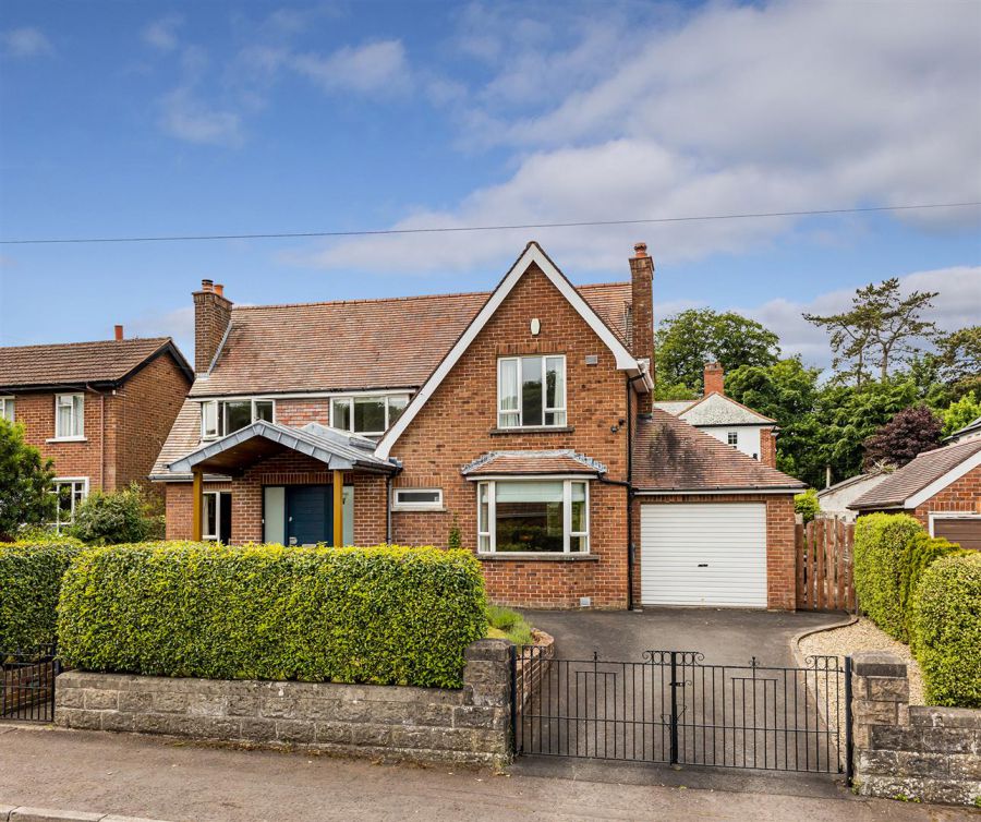 7 Castlehill Park West