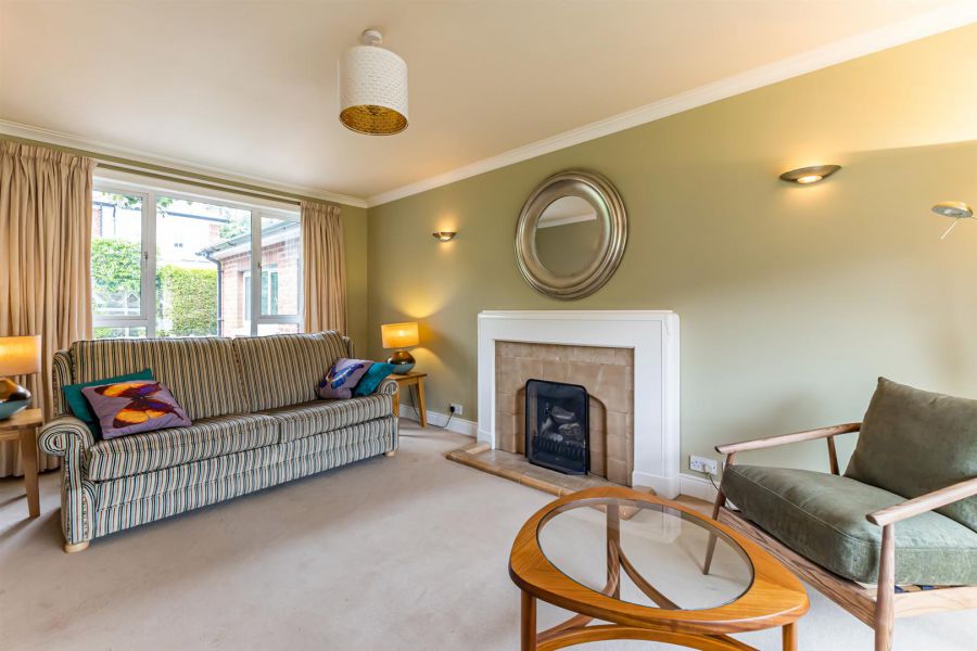 7 Castlehill Park West