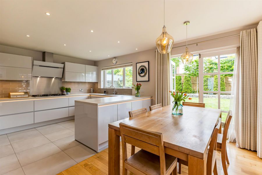 7 Castlehill Park West