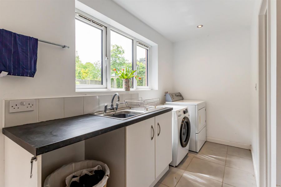 7 Castlehill Park West