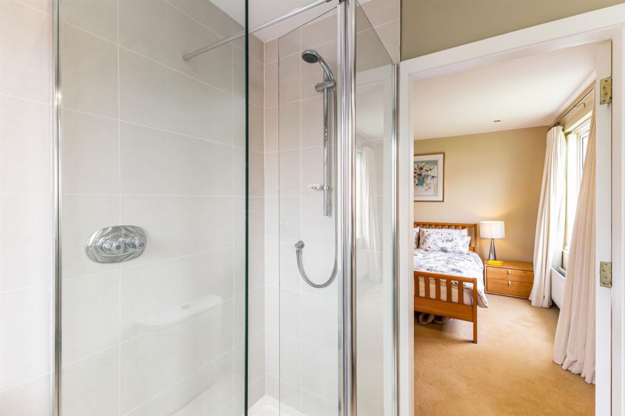 7 Castlehill Park West