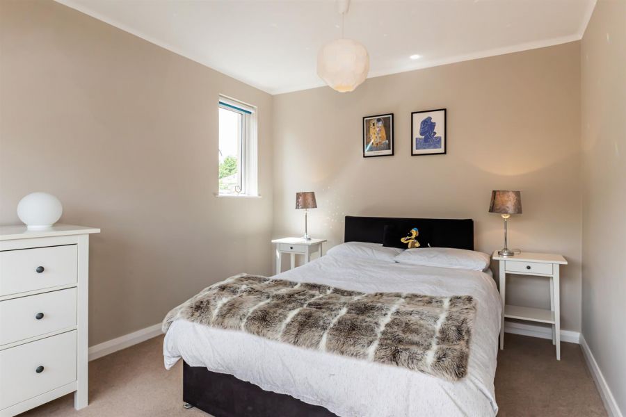 7 Castlehill Park West