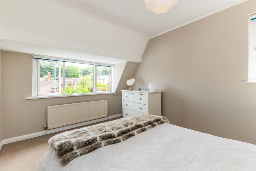 7 Castlehill Park West