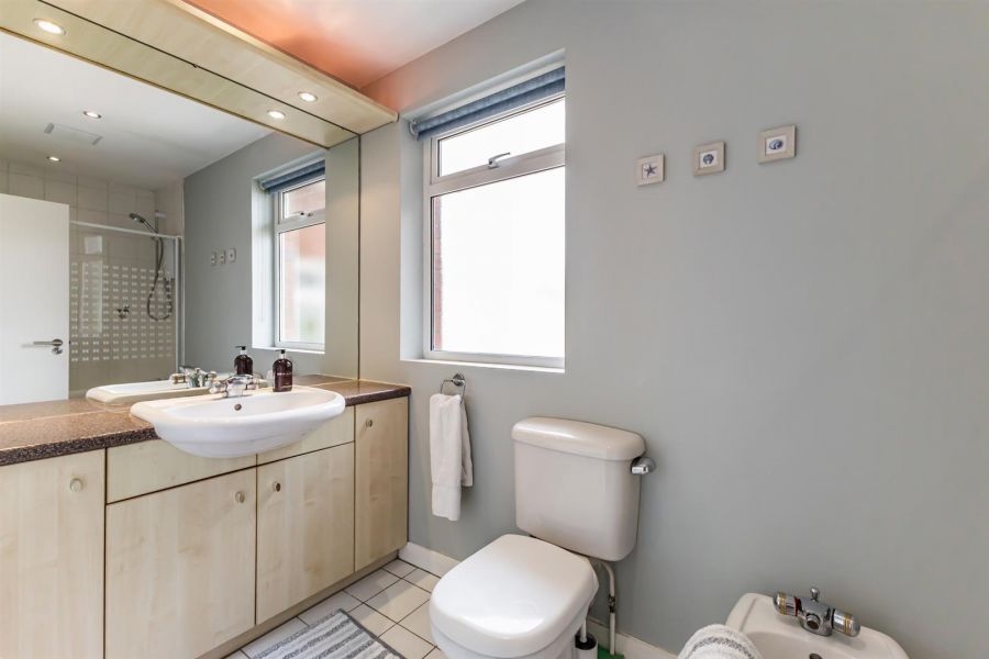 7 Castlehill Park West