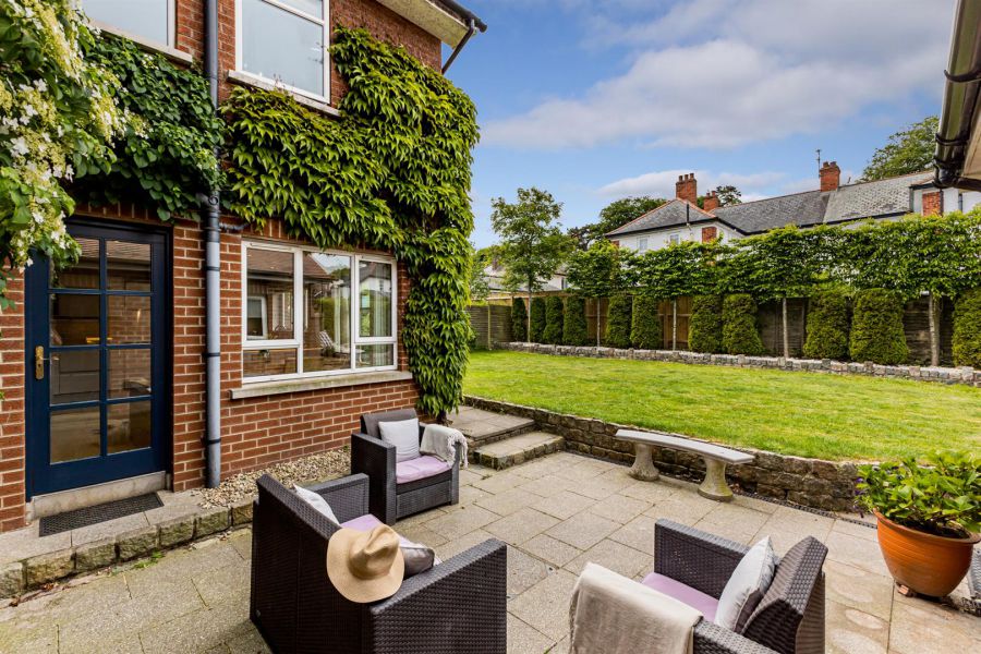 7 Castlehill Park West