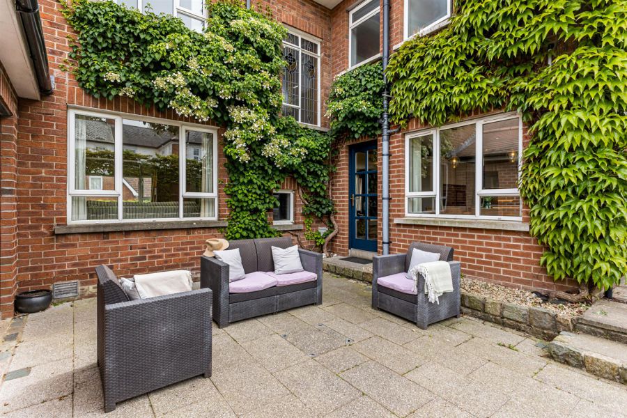 7 Castlehill Park West