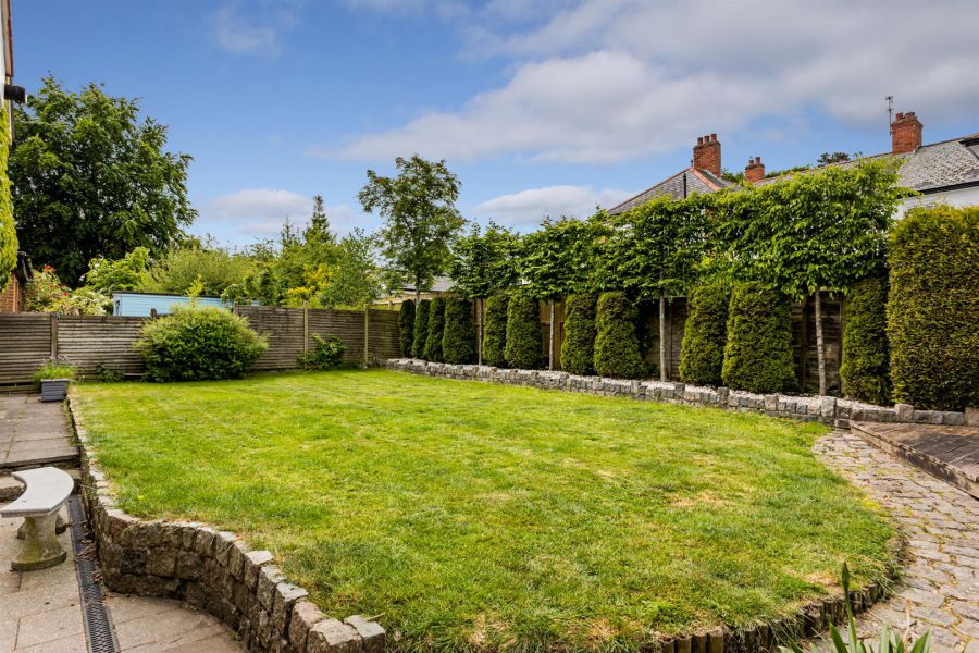 7 Castlehill Park West