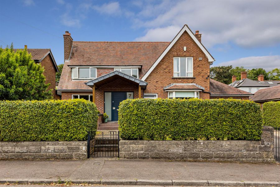 7 Castlehill Park West