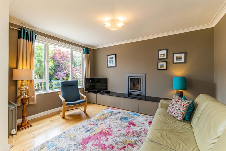 7 Castlehill Park West