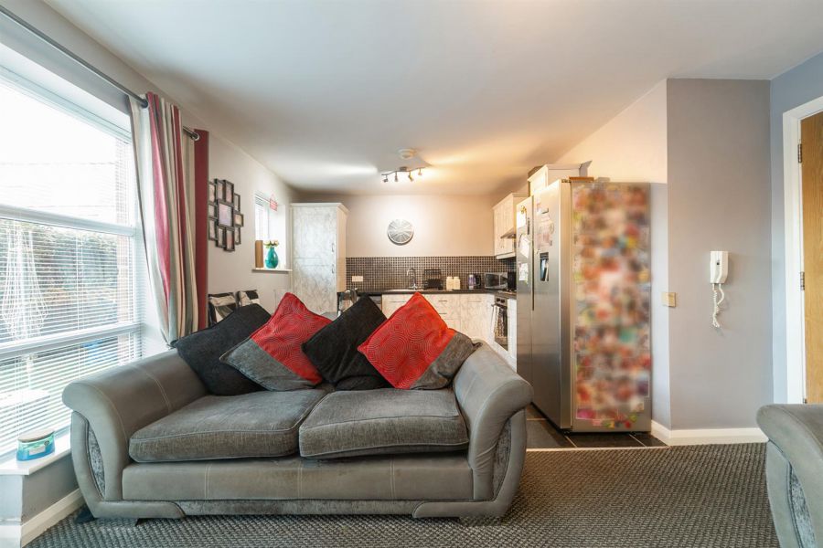 Apt 1, 12 Lewis Mews