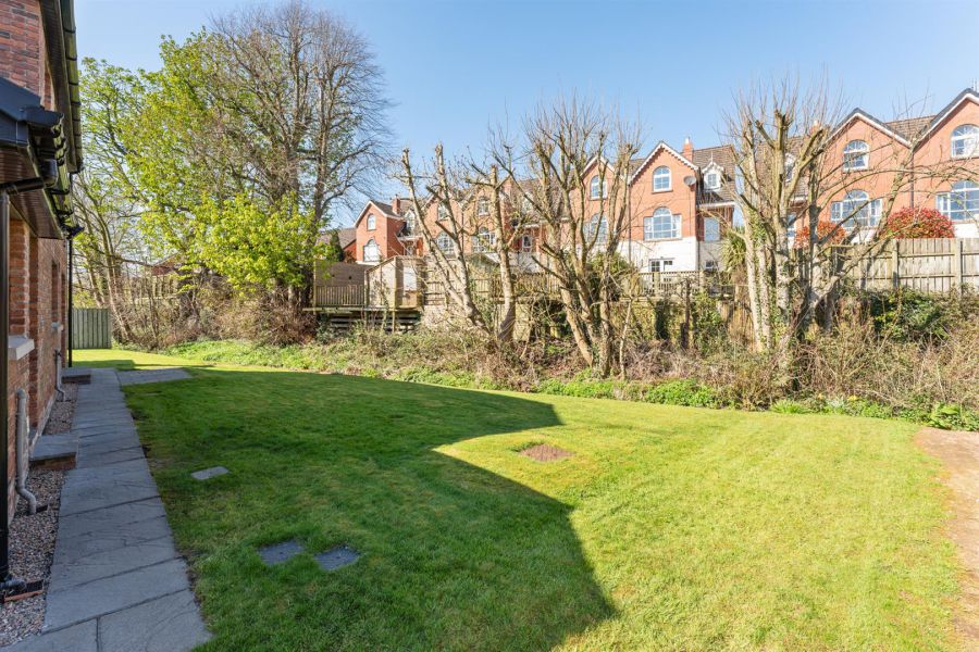 2a Abbey Park