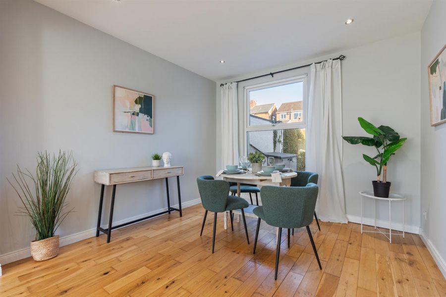 18 Bloomfield Gardens