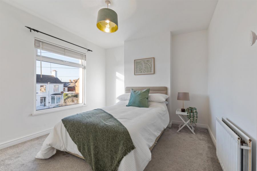 18 Bloomfield Gardens