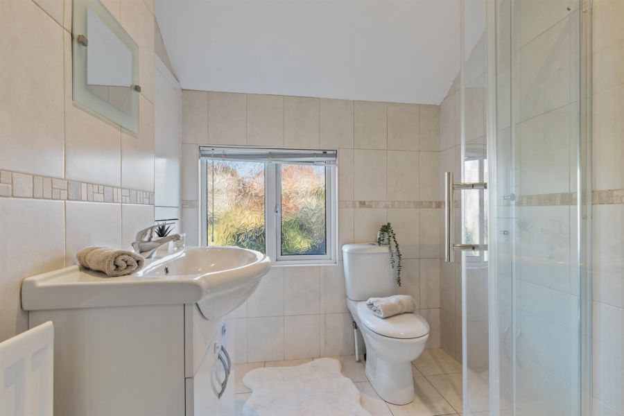 18 Bloomfield Gardens