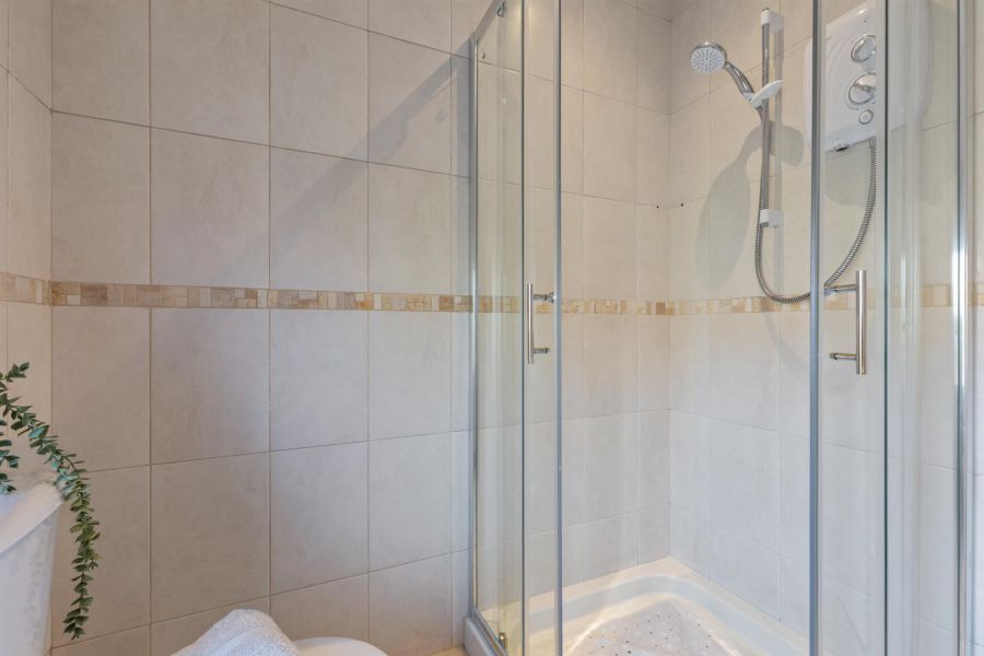 18 Bloomfield Gardens