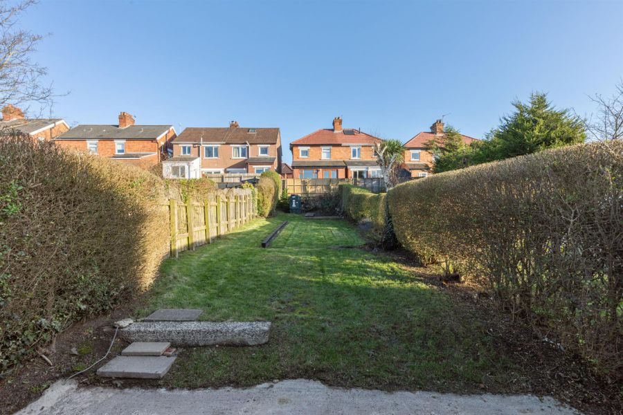 18 Bloomfield Gardens