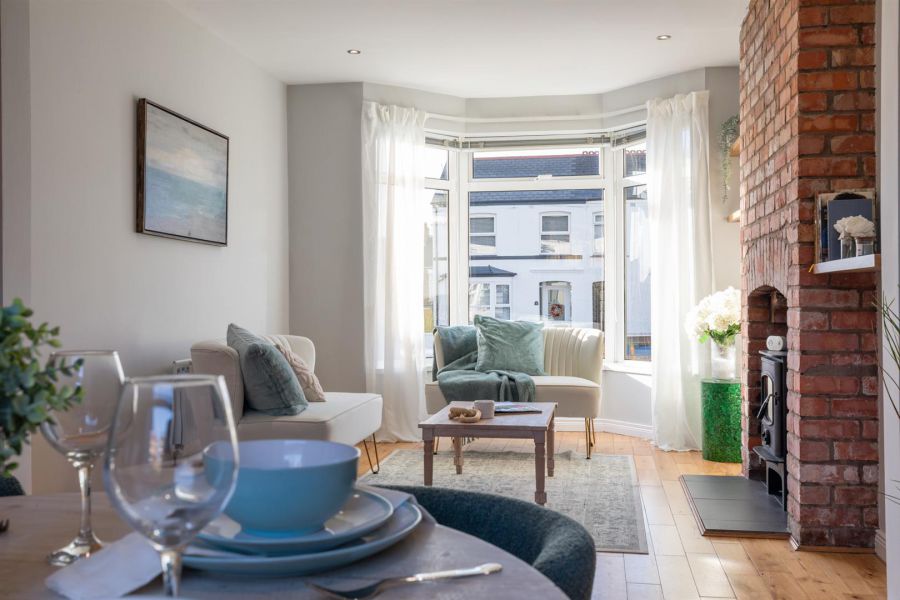 18 Bloomfield Gardens