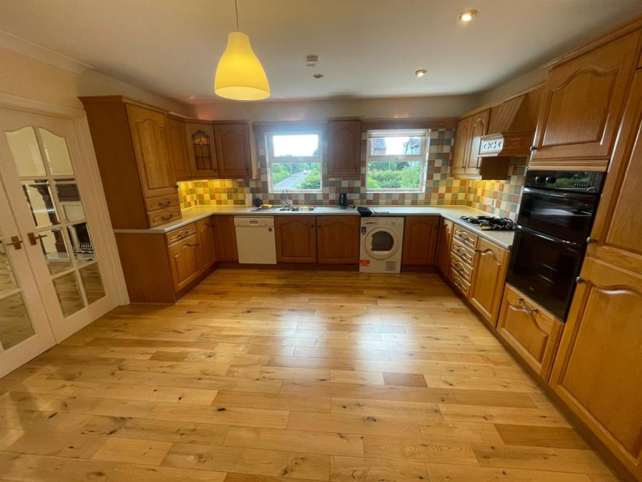 Apt 8 Knockdene Manor