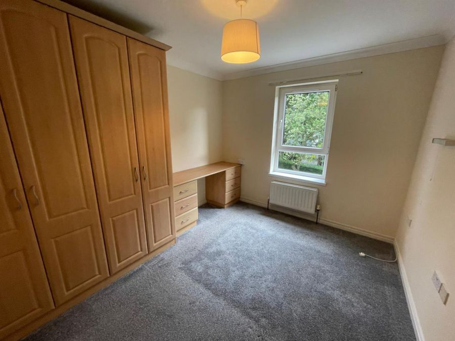 Apt 8 Knockdene Manor