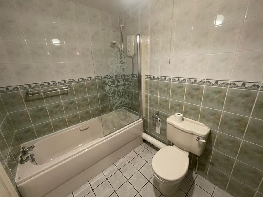 Apt 8 Knockdene Manor