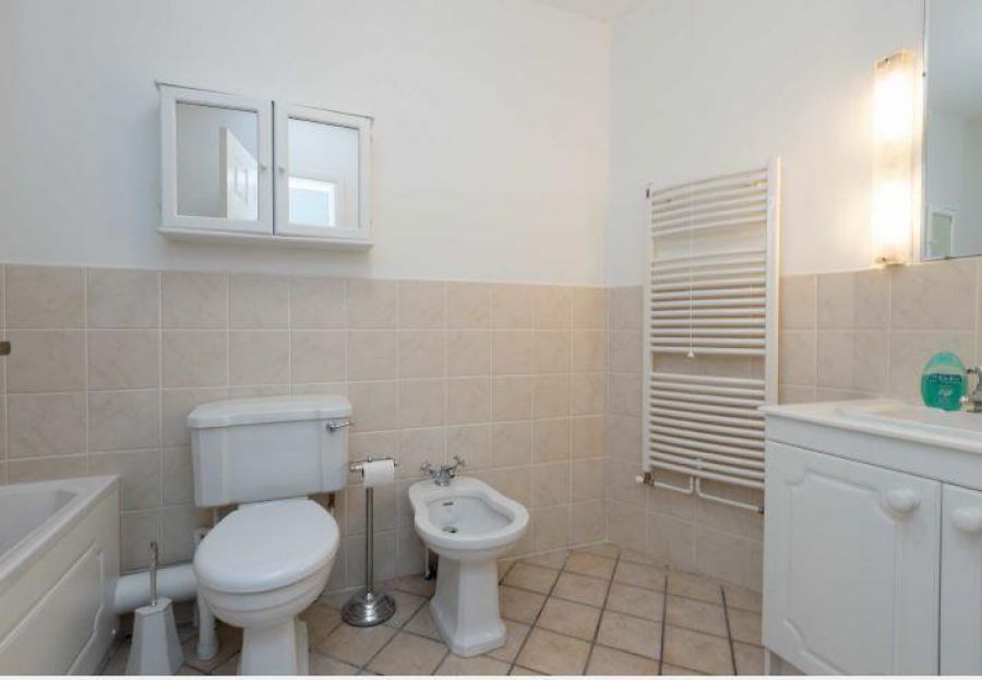 Apt 4 Knockdene Manor