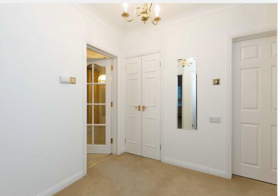 Apt 4 Knockdene Manor