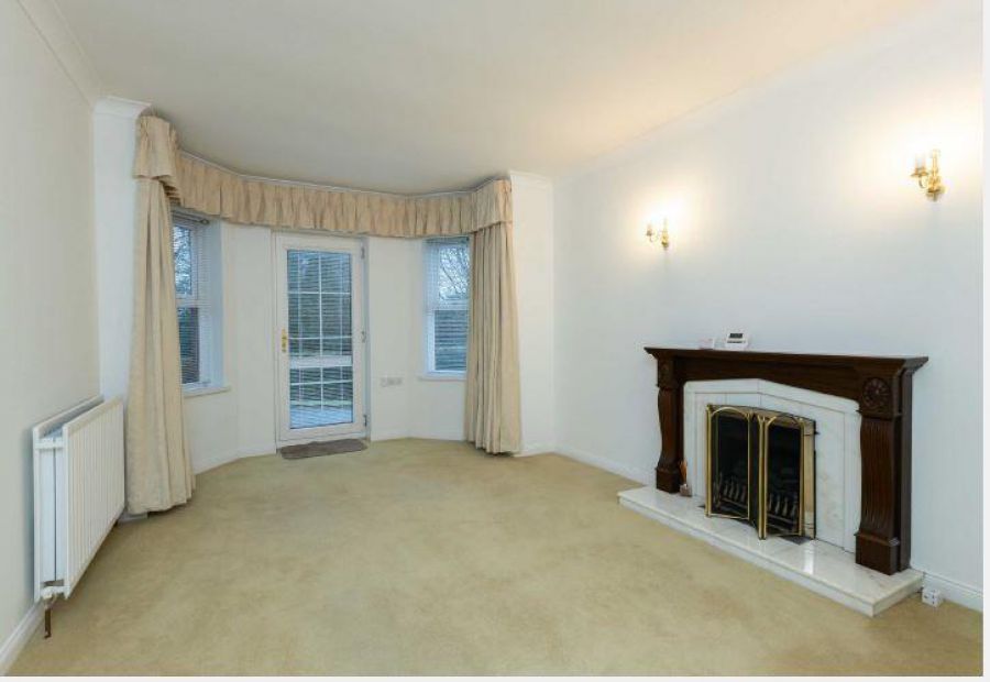 Apt 4 Knockdene Manor
