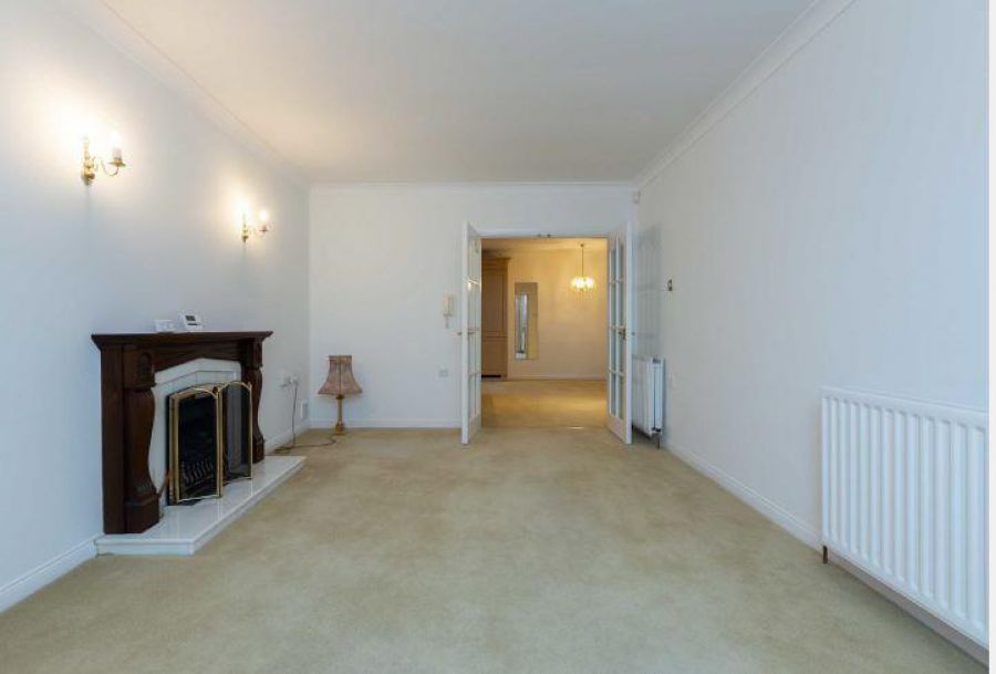 Apt 4 Knockdene Manor