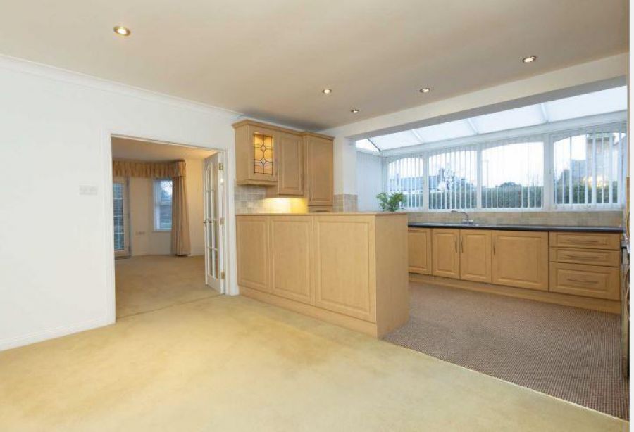 Apt 4 Knockdene Manor