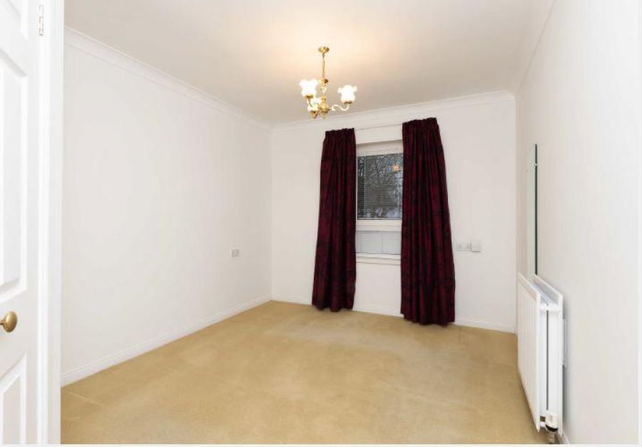 Apt 4 Knockdene Manor
