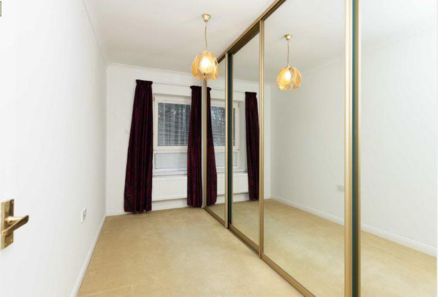 Apt 4 Knockdene Manor