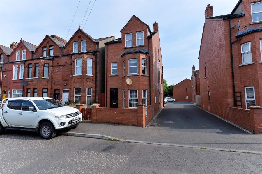 43 Victoria Road